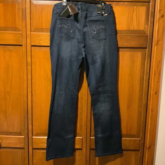 Women’s DG2 Diane Gilman Forever Lux StretchDenim Slim Bootcut Jeans Size 16 NWT - Picture 15 of 16